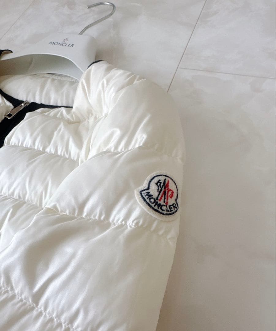 MONCLER モンクレール ノーカラー ダウンジャケット 白2