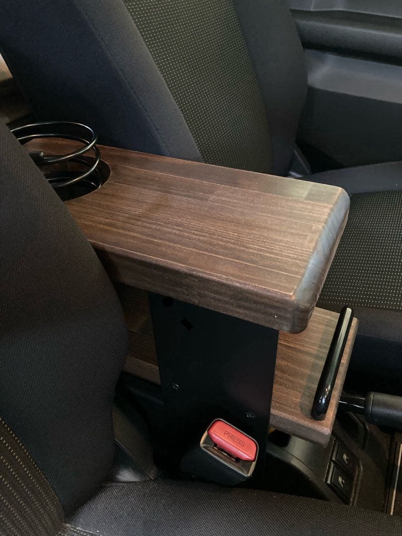 ジムニー　アームレスト　jb64.74