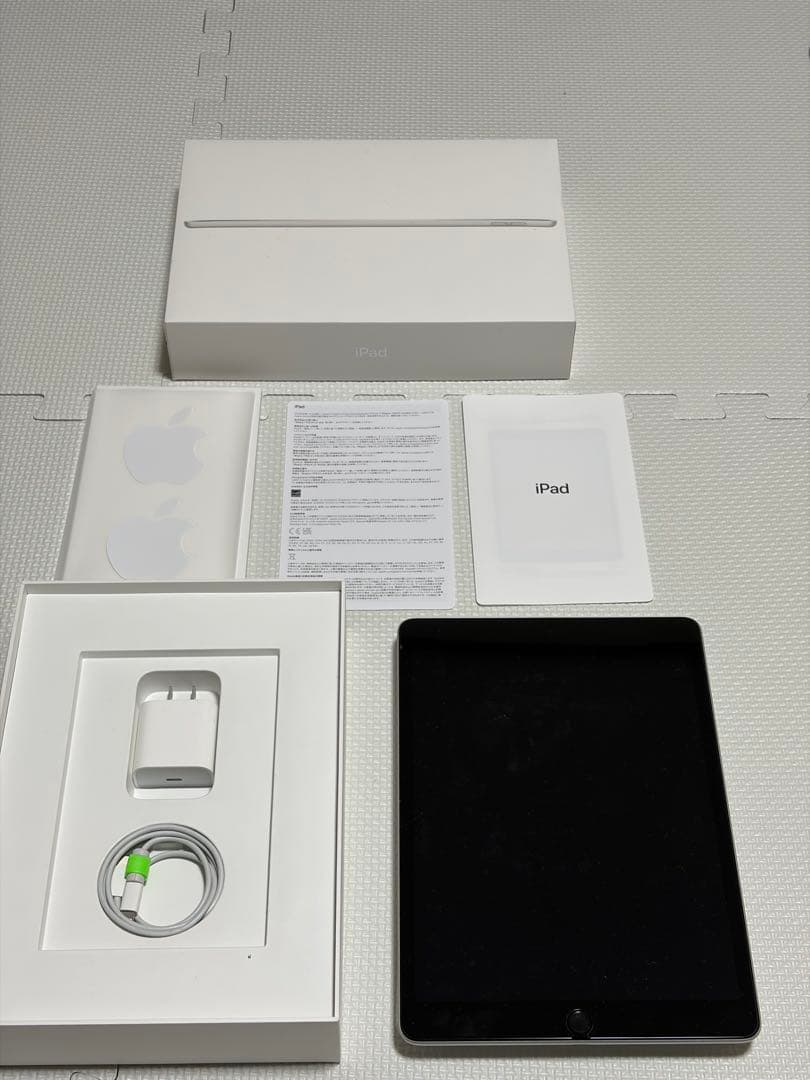 【美品】iPad 第9世代　64GB シルバーWi-Fiモデル充電器ケーブル付