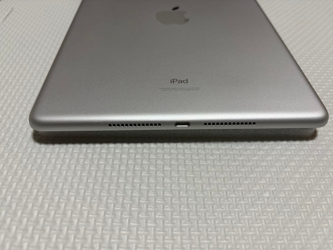 【美品】iPad 第9世代　64GB シルバーWi-Fiモデル充電器ケーブル付