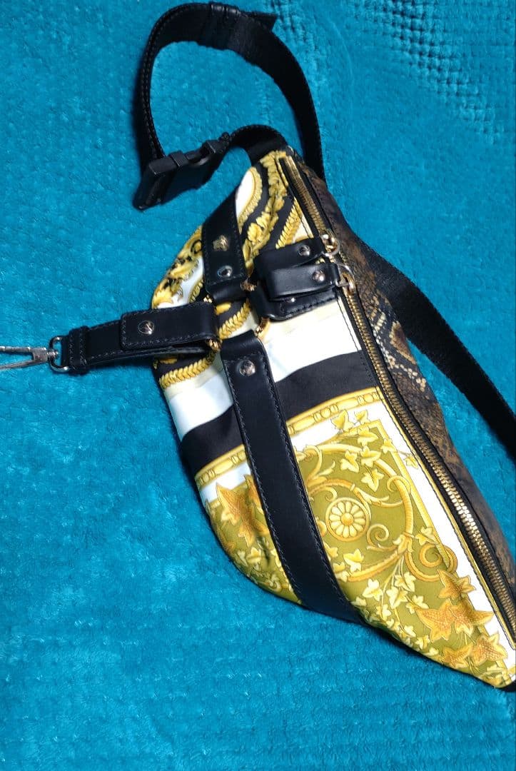 Hide 即決交渉可 24h以内発送様 VERSACE ボディバッグ