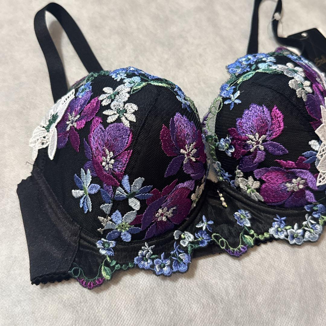 【SALE】ワコール　サルート　81G　P-upブラ　E65　２枚セット　新品