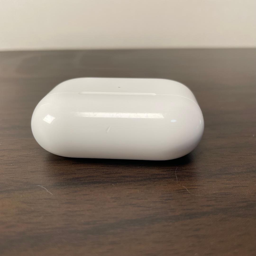 ②AirPods Pro 第2世代 A2698 Lightningタイプ