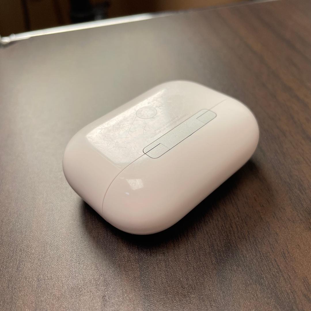 ②AirPods Pro 第2世代 A2698 Lightningタイプ