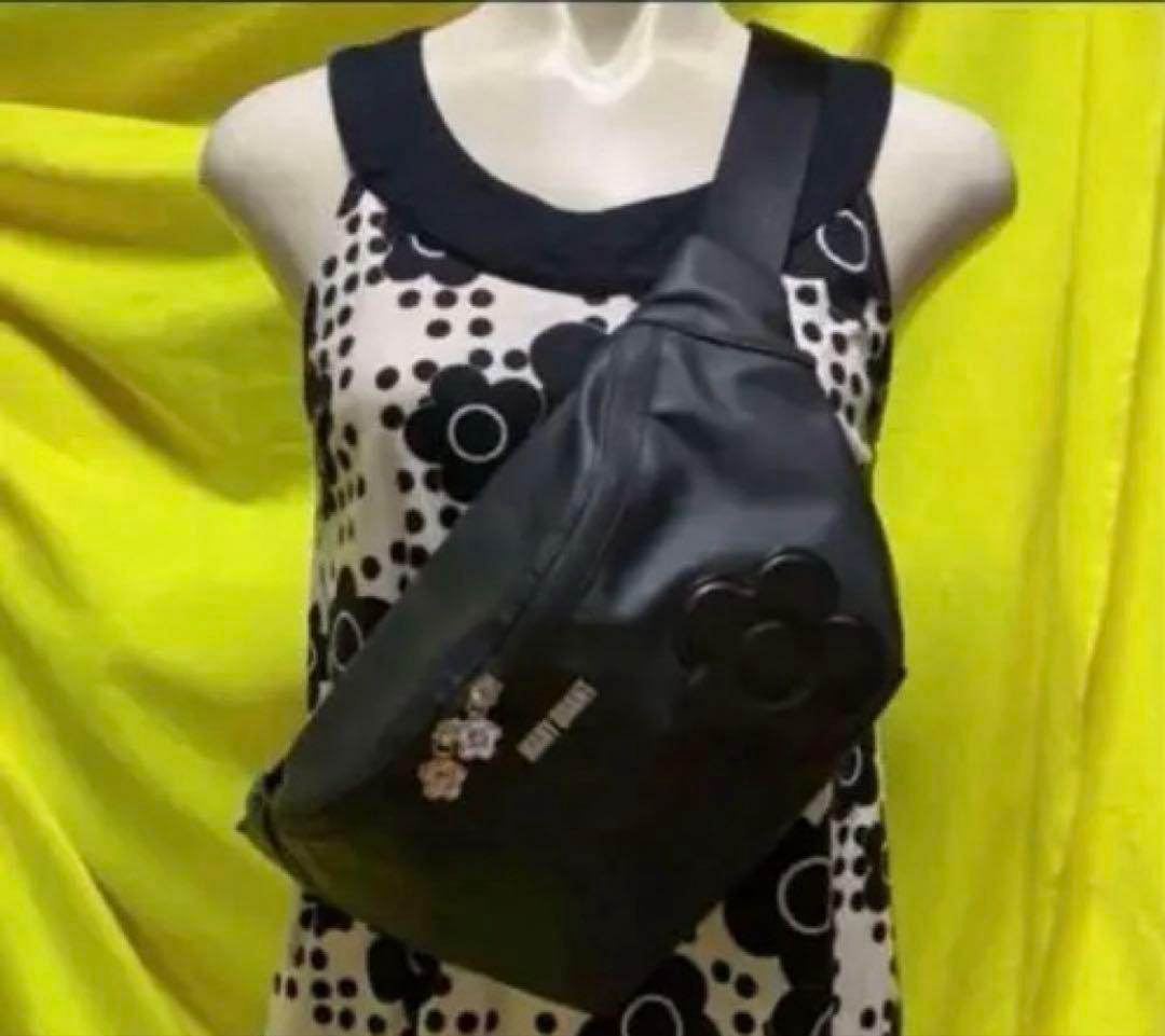 MARY QUANT ブラック ボディバッグ