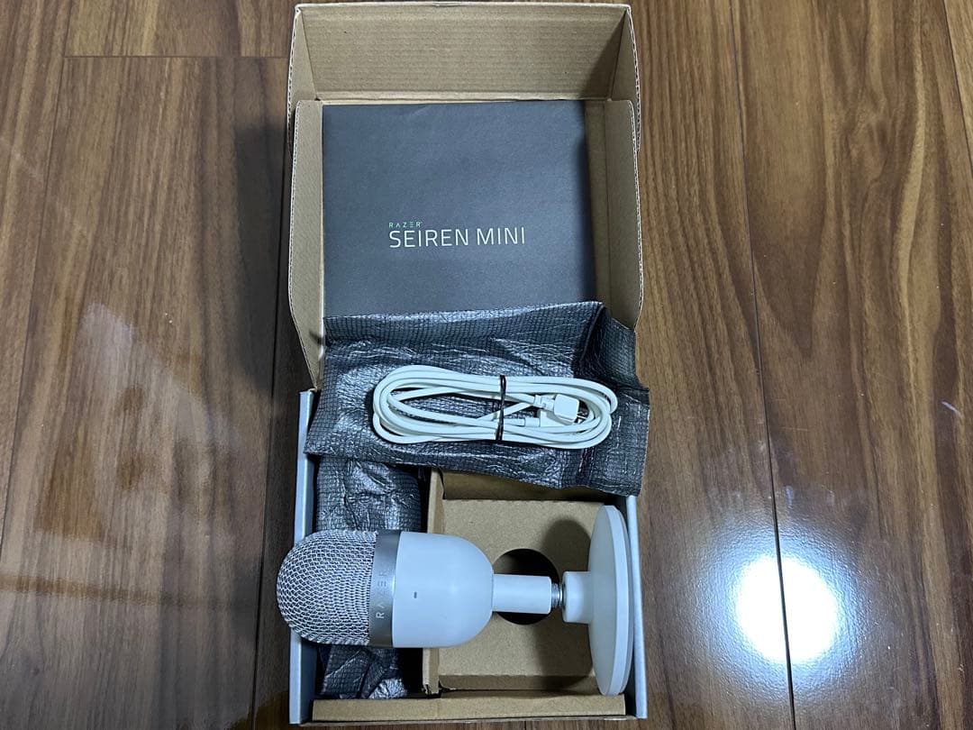 RAZER 白 デバイスセット マウス キーボード マイク マウスパッド