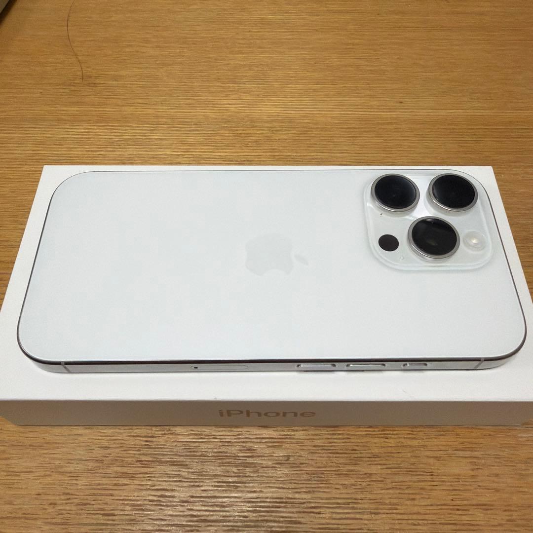 【超美品】Apple iPhone16pro 白128G SIMフリー　ケース付