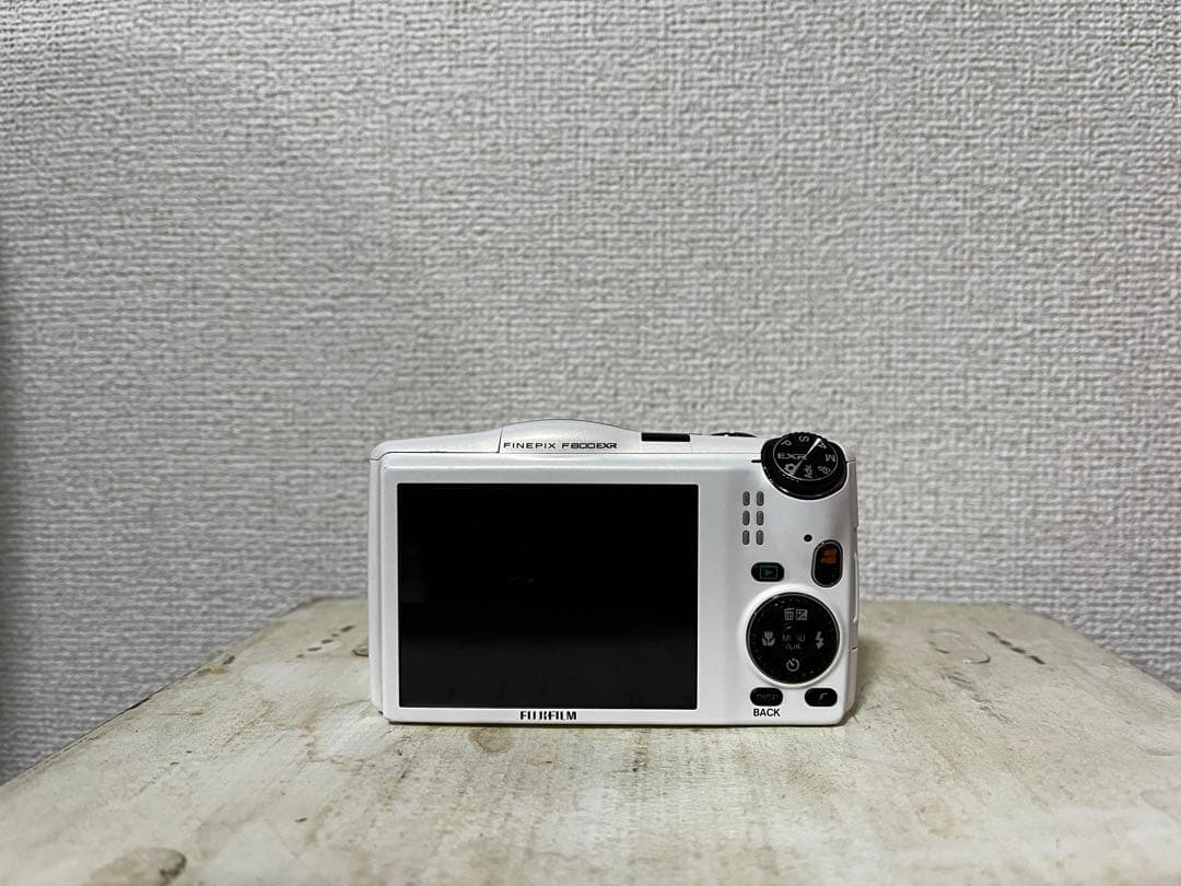 コンデジ箱付きFUJIFILM finepixF800exrです