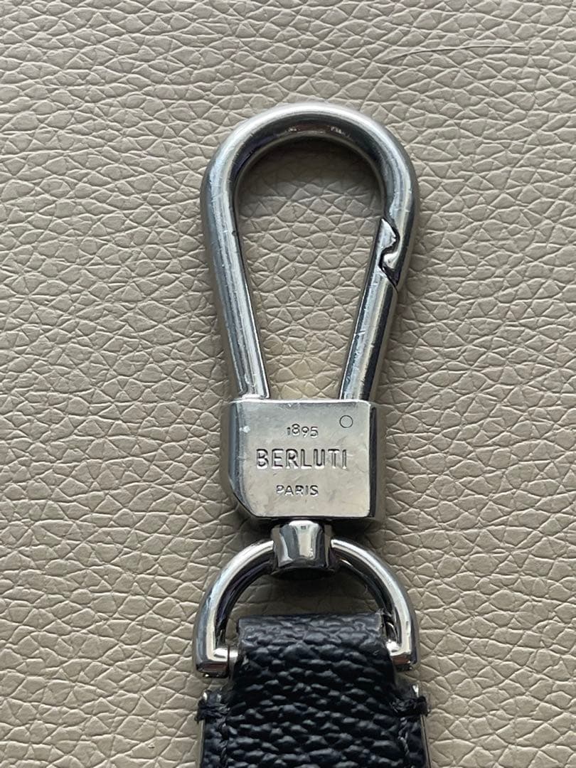 BERLUTI ブラックレザー キーホルダー