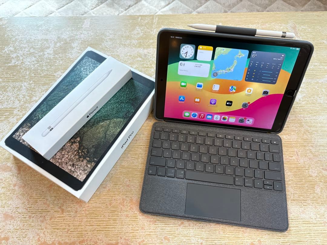 ア*ン様 ⭐️iPad 10.5インチ シルバー ペンシル&キーボード付き⭐️