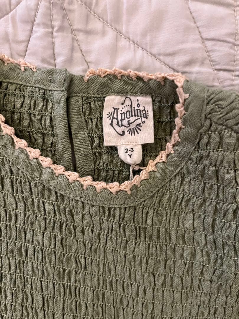 Apolina グリーン刺繍ワンピース 2-3Y