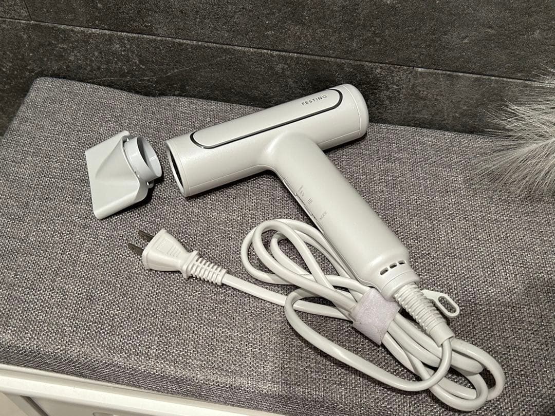 フェスティノ　ツヤモイストドライヤー　ホワイト