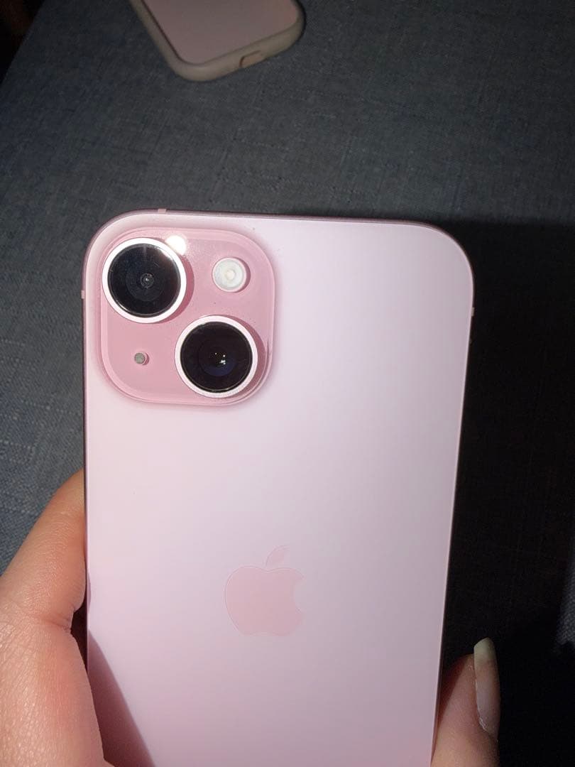 iPhone 15 ピンク 128GBです