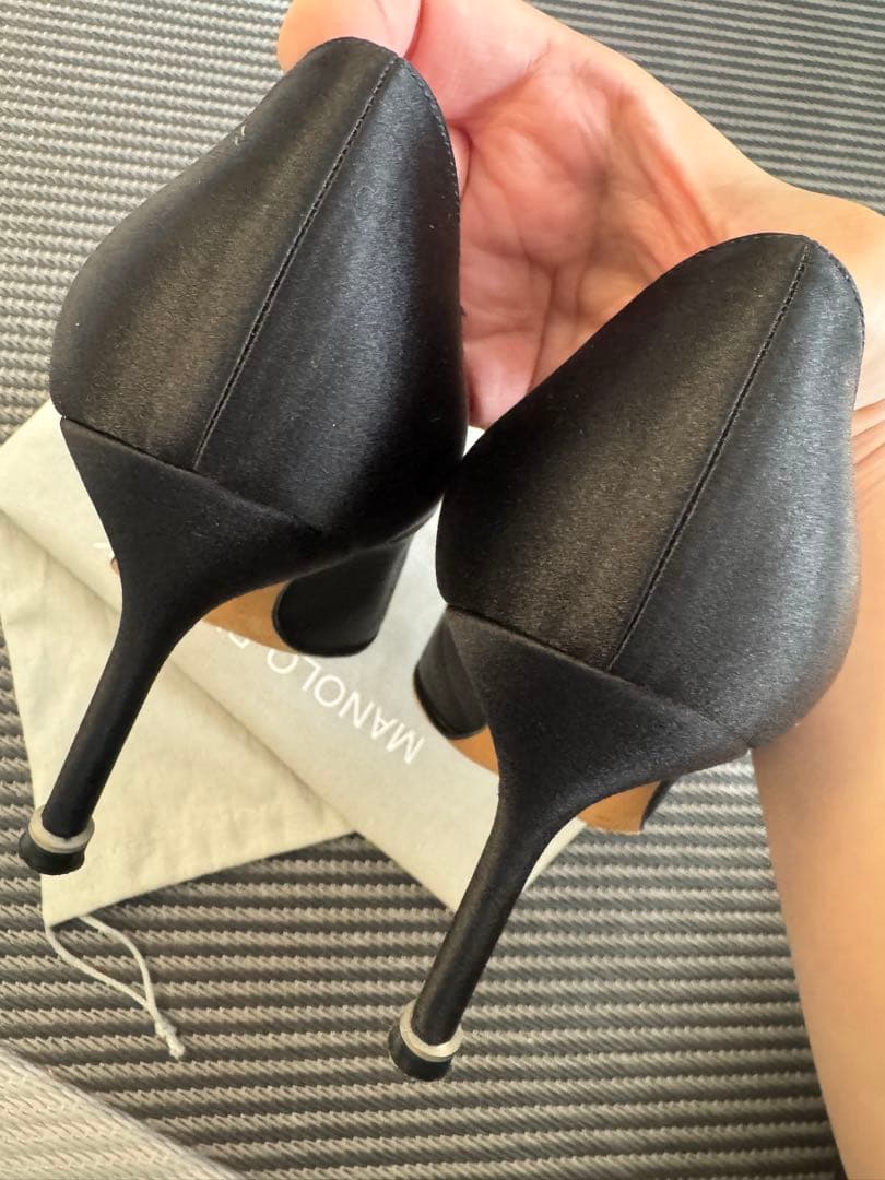 【専用】マノロブラニク　ハンギシ　ブラック　サテン90mm 36 1/2