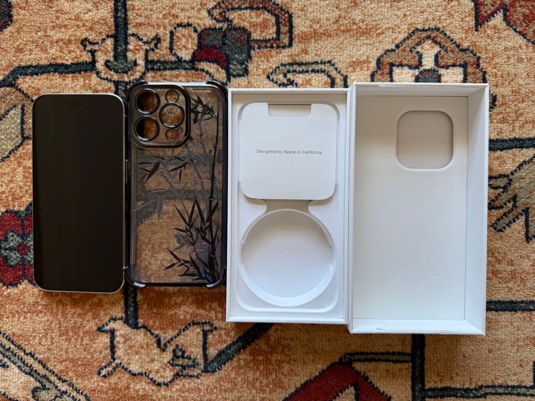 Apple iPhone 15 Pro 本体　ホワイト