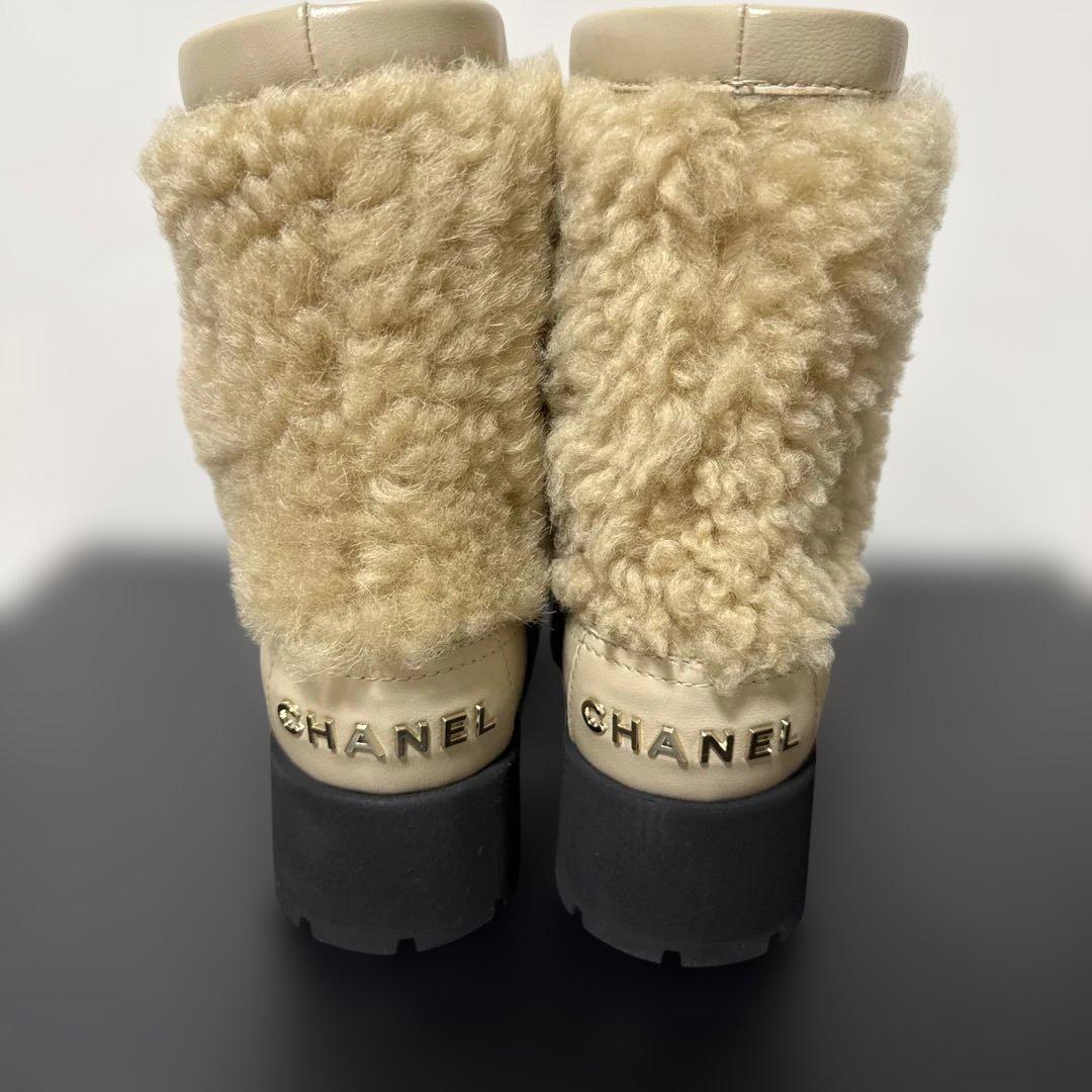 CHANEL ムートンブーツ ベージュ/ブラック