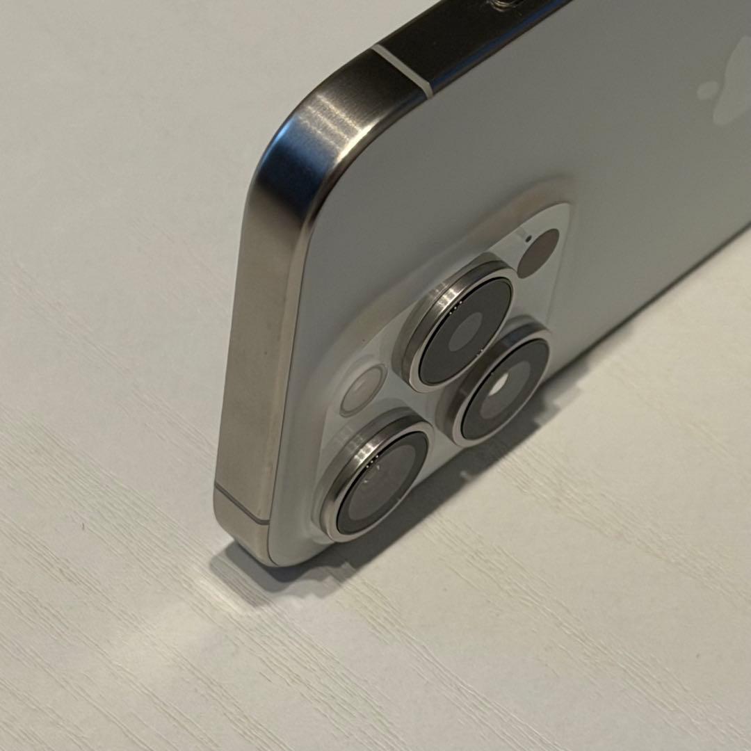 【ちけ】iPhone 15 Pro 256GB SIMフリー 美品