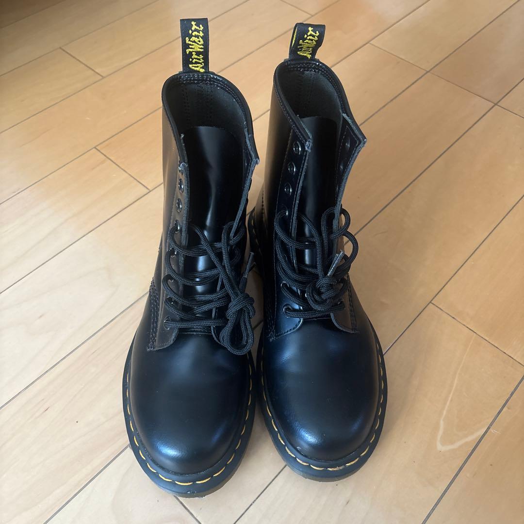 Dr. Martens 8ホール UK5