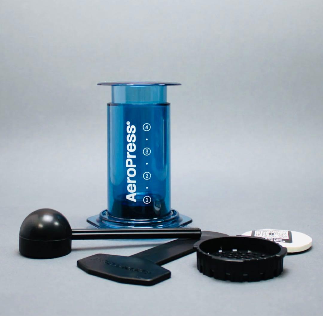 Y*K様 新品エアロプレスコーヒーメーカー　クリア日本未発売クリアブルー器具ドリ