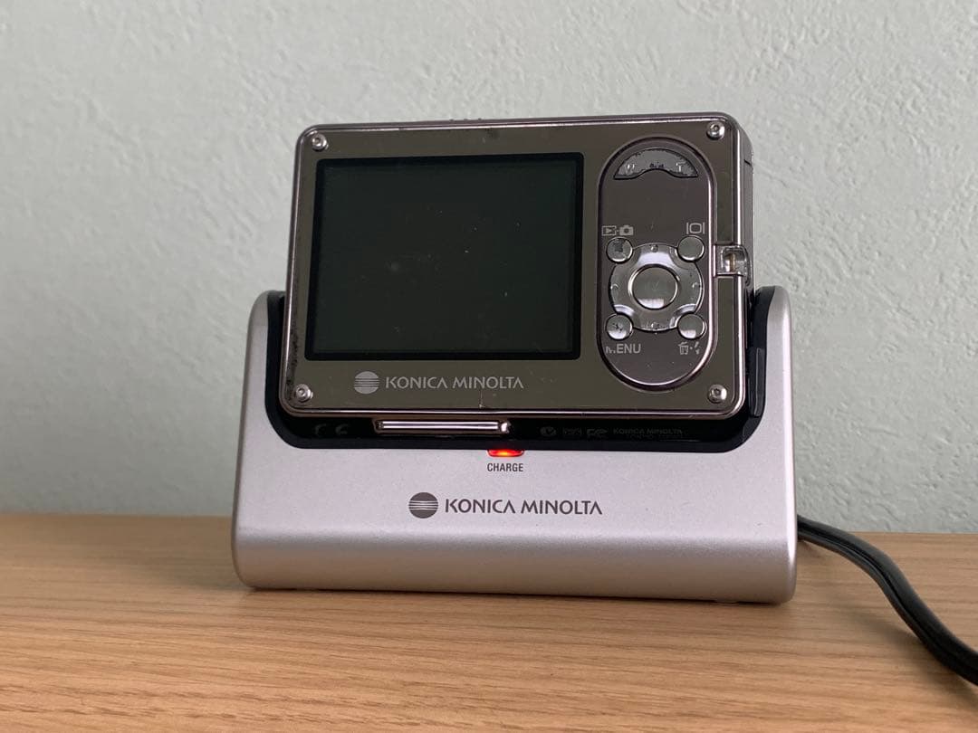 コニカミノルタ dimage x1 SDカード2G 純正バッテリー 充電器付属