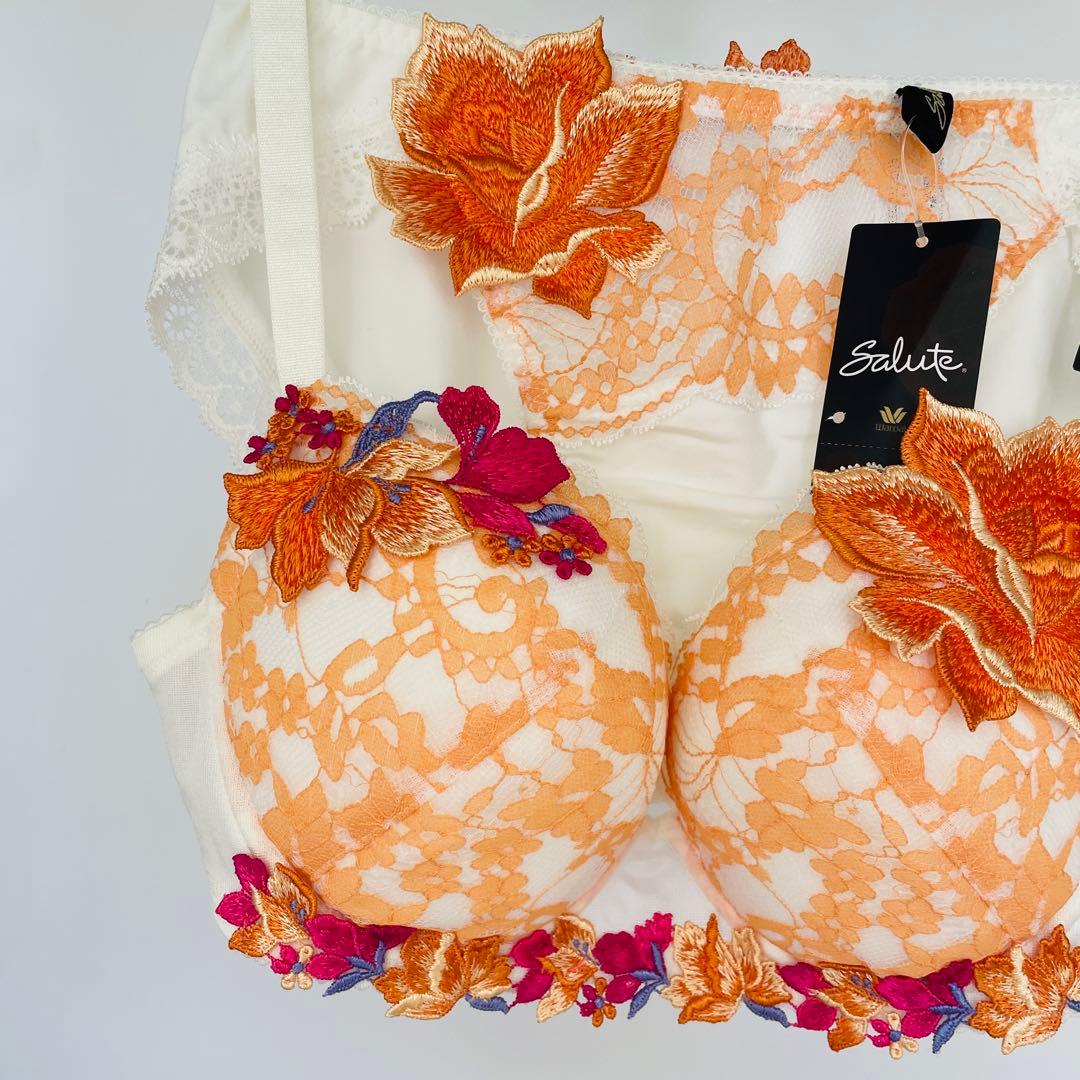 ワコール サルート 32G P-upタイプ 無邪気な少女が淑女へE70-M