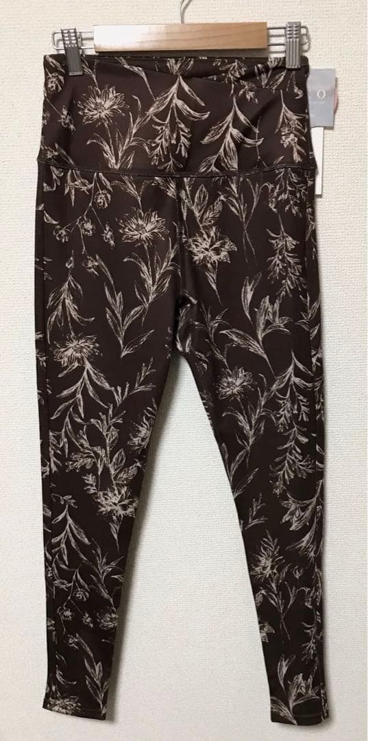 emmi yoga × ayaさん　コラボ　ブラトップ　レギンス