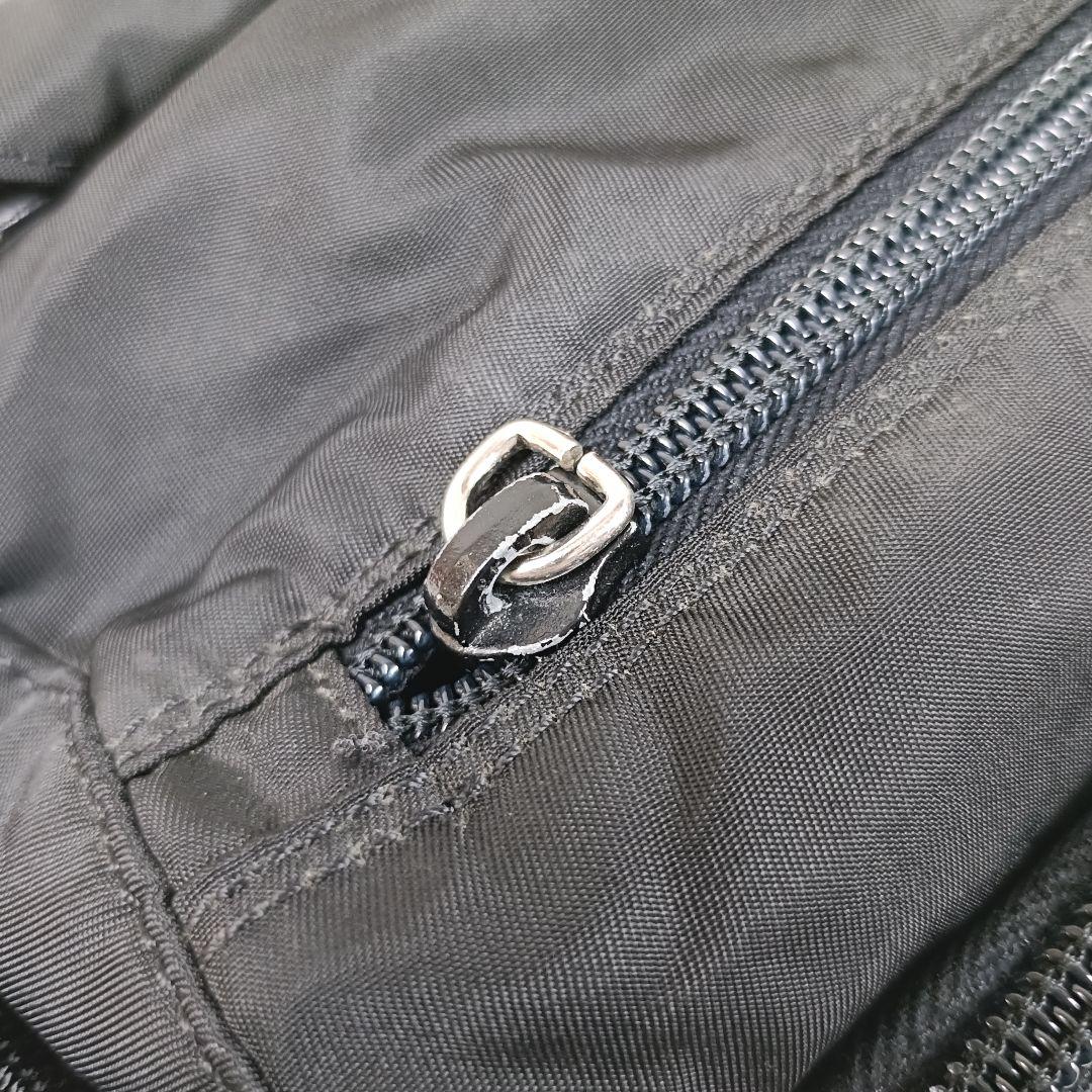 PRADA 三角ロゴ メッセンジャーバッグ 斜めがけ可 A4収納可 白タグあり