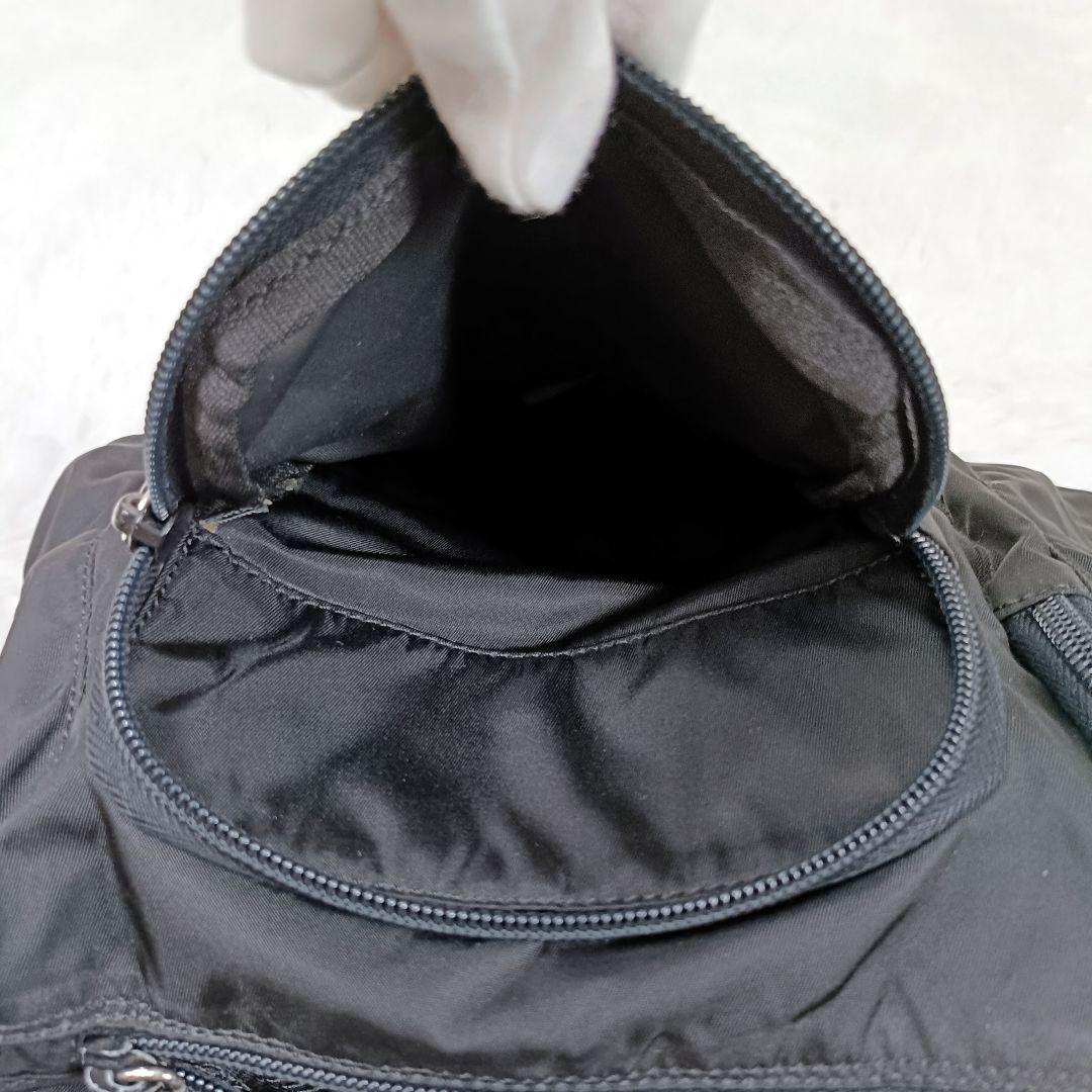 PRADA 三角ロゴ メッセンジャーバッグ 斜めがけ可 A4収納可 白タグあり