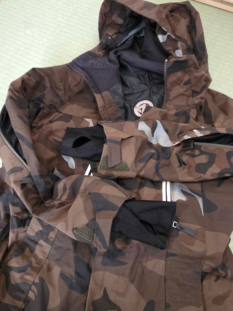 【デサント製】A-SEVEN スノボウェア上下セット L 迷彩 ヒートナビ搭載