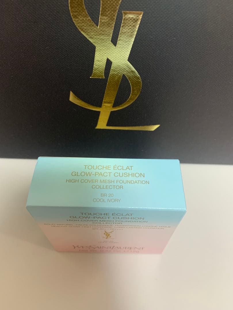 イヴサンローラン ラディアント タッチ グロウパクト ＜コレクター＞ BR20