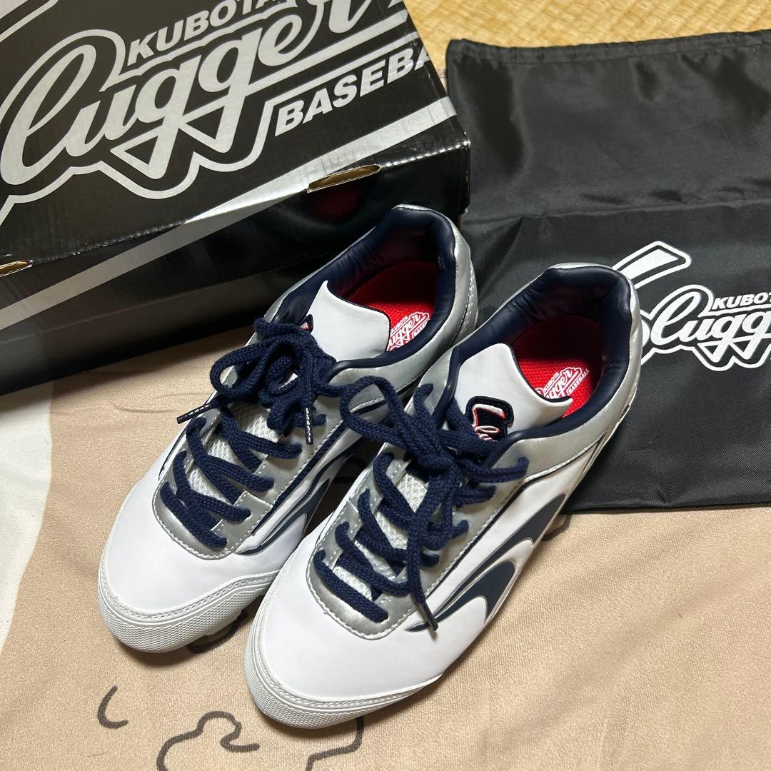 ほぼ未使用　久保田スラッガー　ポイントスパイクホワイト/ネイビー　収納袋付き