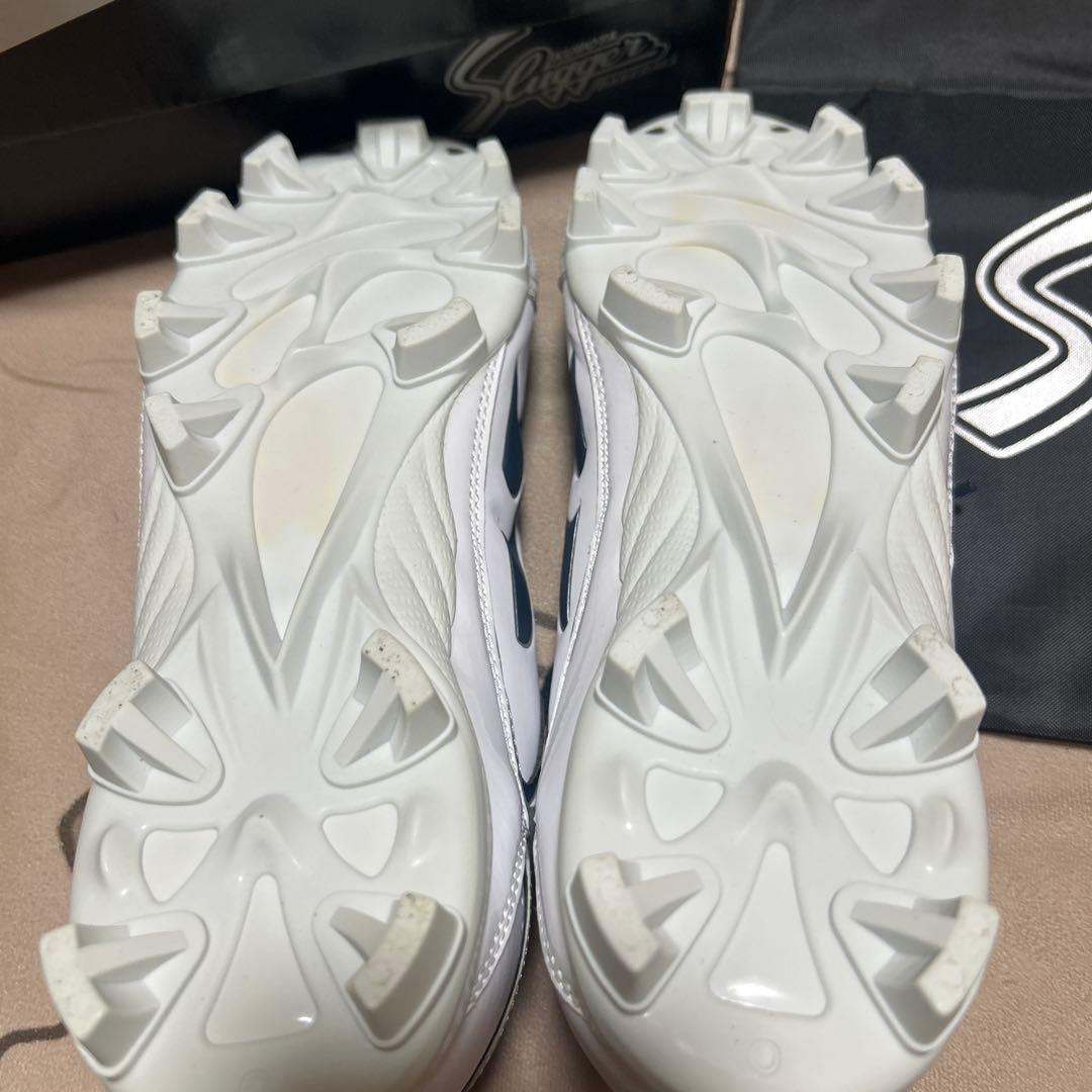 ほぼ未使用　久保田スラッガー　ポイントスパイクホワイト/ネイビー　収納袋付き