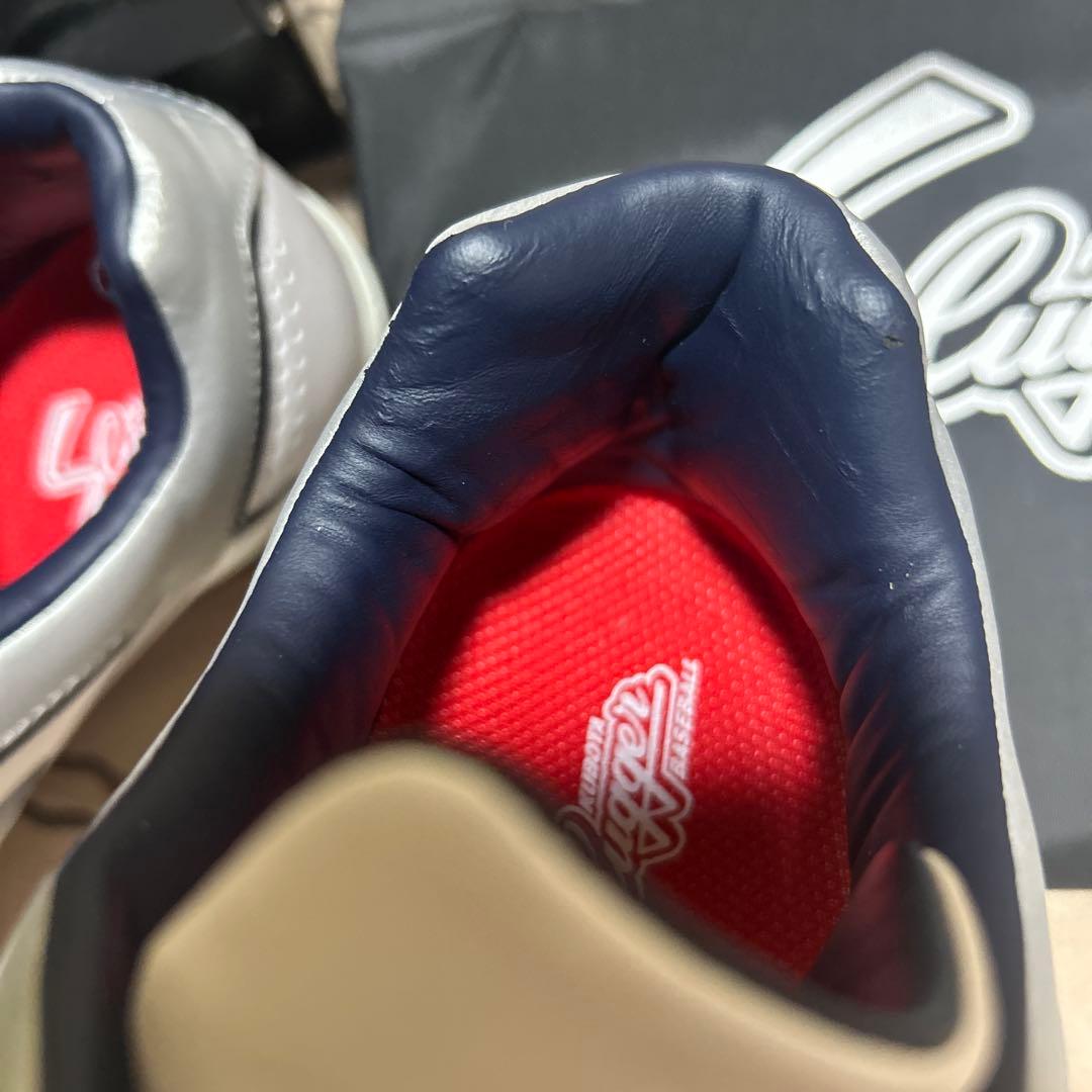 ほぼ未使用　久保田スラッガー　ポイントスパイクホワイト/ネイビー　収納袋付き