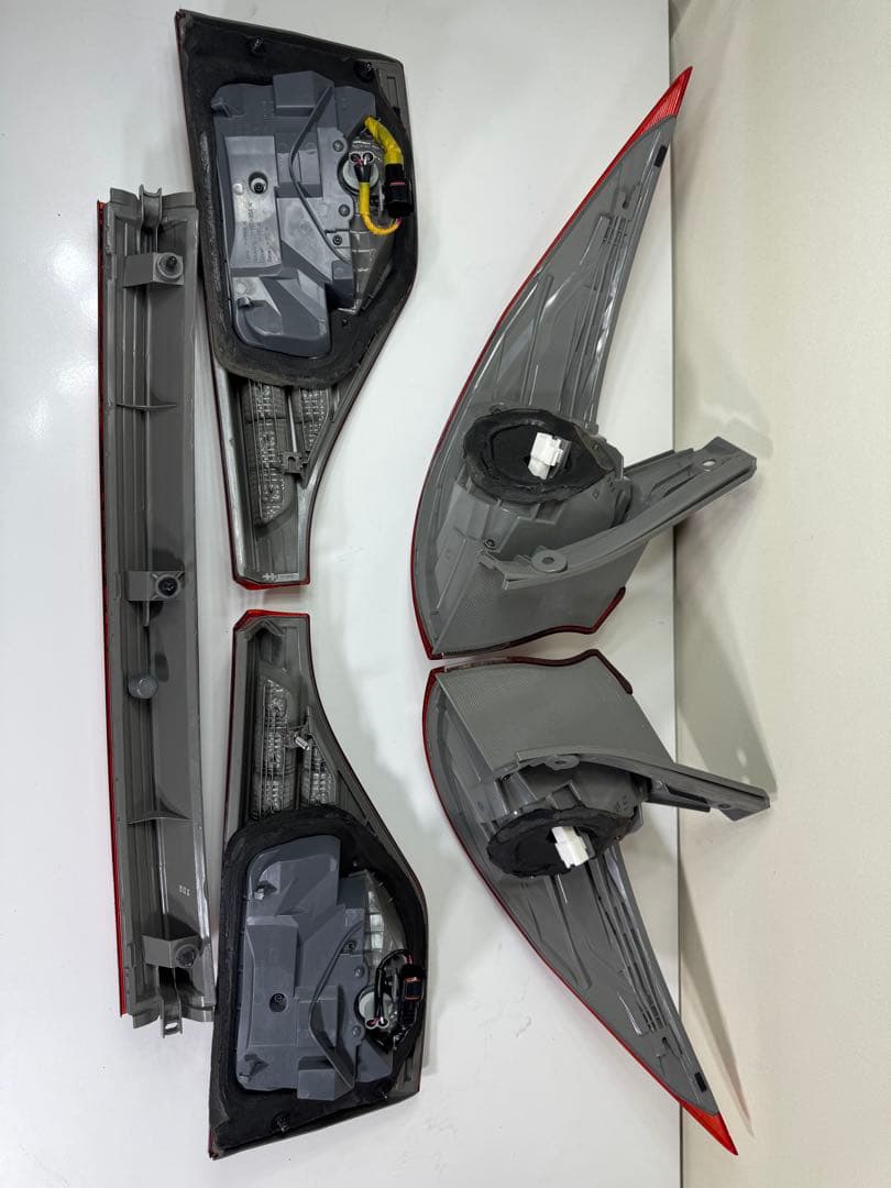 トヨタ 純正ACR50W ACR55W 50 エスティマ中期LED テールライト