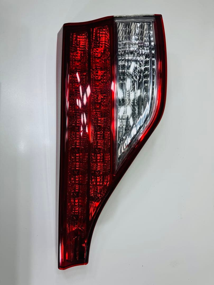 トヨタ 純正ACR50W ACR55W 50 エスティマ中期LED テールライト