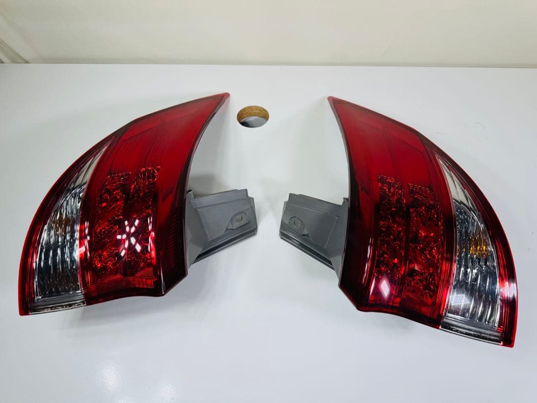 トヨタ 純正ACR50W ACR55W 50 エスティマ中期LED テールライト