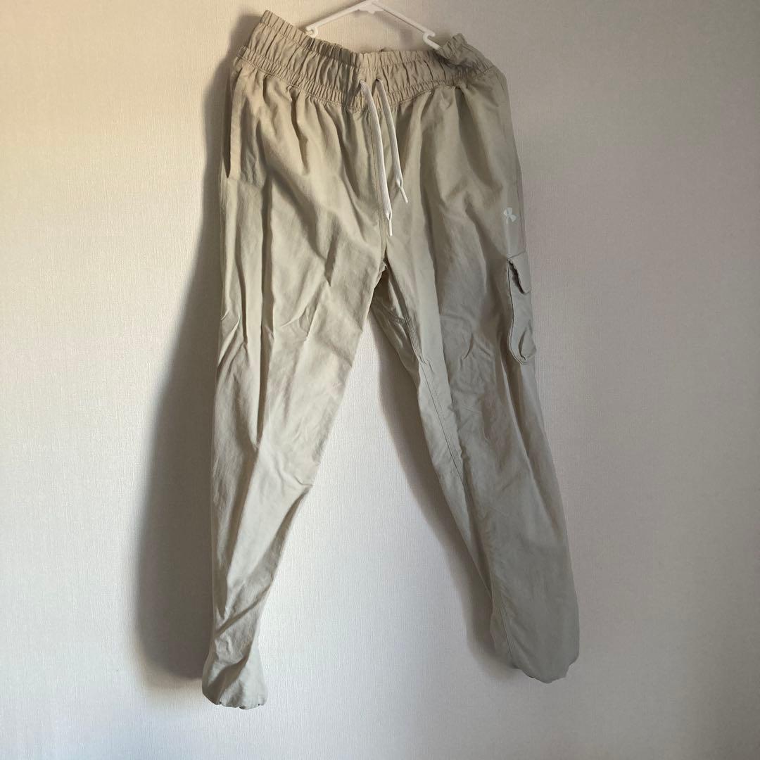 アンダーアーマー　ジャージ　ベージュ ホワイト セットアップ