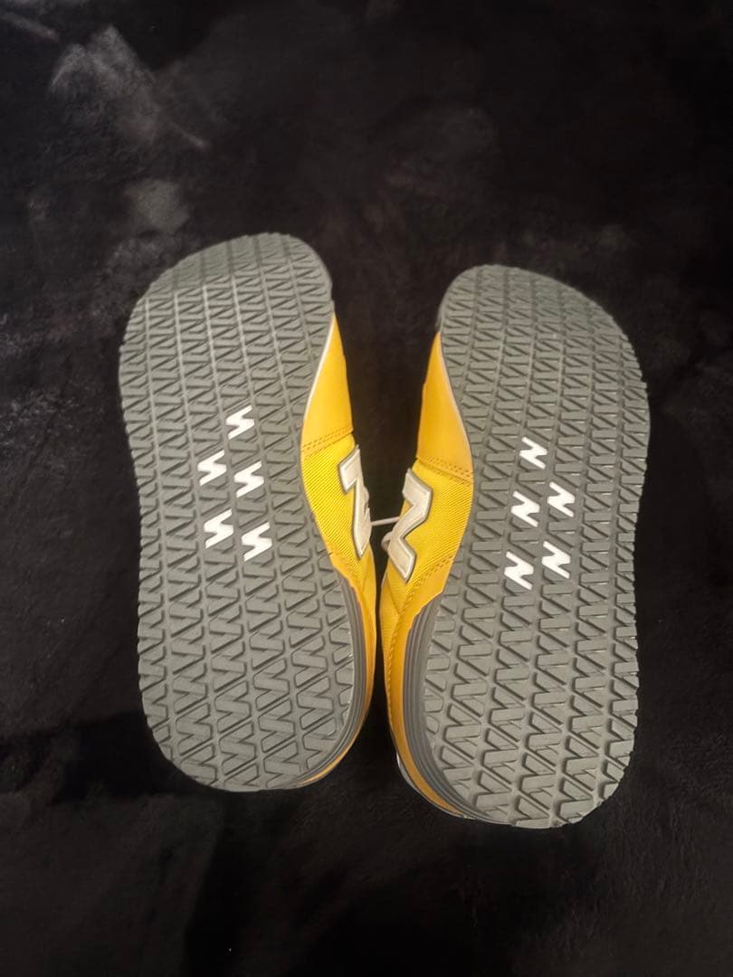 New Balance イエロー スニーカー　安全靴