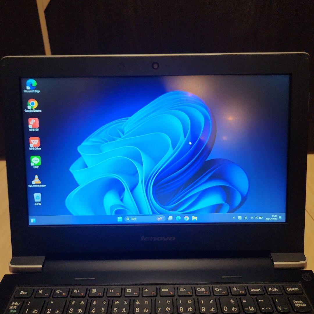 ノートパソコン　薄型　軽量　持ち運びにも最適！　Lenovo