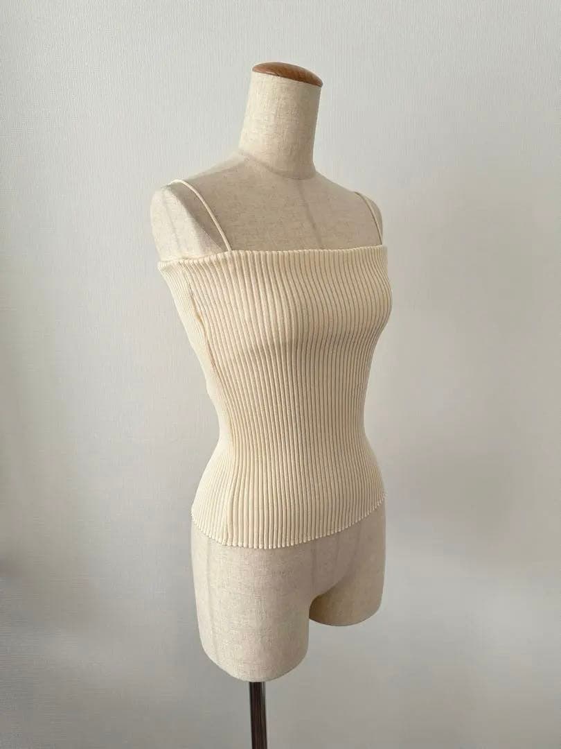 IIROT イロット　新品未使用　ベージュ リブ編み オフショルダーキャミソール