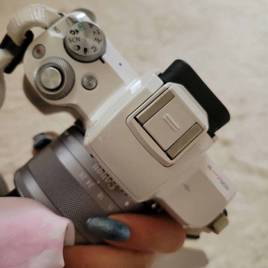 Canon EOS KISS M Wレンズキット ホワイト