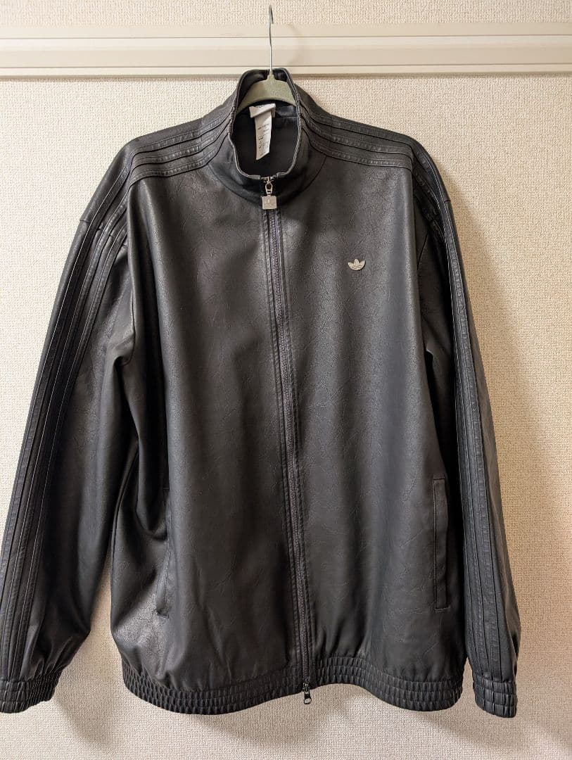 adidas プレザーファイヤーバードオーバーサイズトラックトップ　Lサイズ