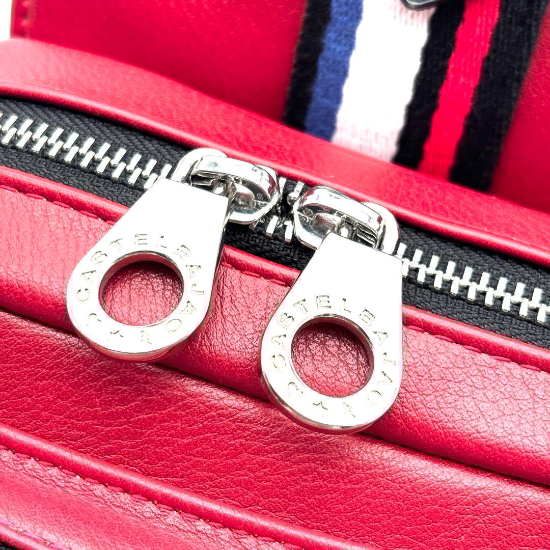 未使用に近い カステルバジャック ボディバッグ 斜め掛け ロゴ 多収納 レッド