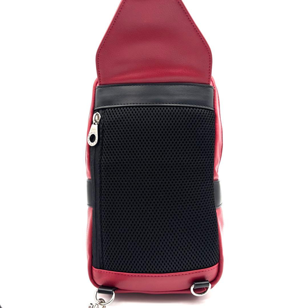 未使用に近い カステルバジャック ボディバッグ 斜め掛け ロゴ 多収納 レッド