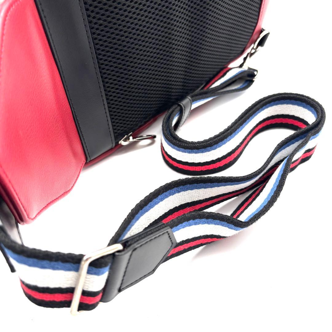 未使用に近い カステルバジャック ボディバッグ 斜め掛け ロゴ 多収納 レッド