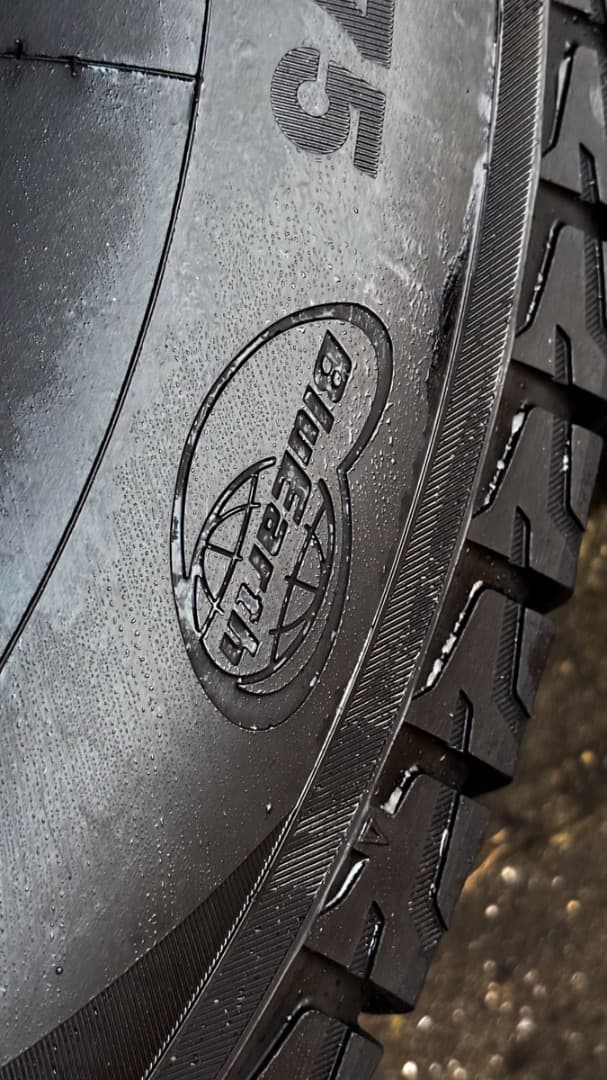 トヨタ ランクルプラド95 スタッドレスタイヤ 4本Set 265/70R16