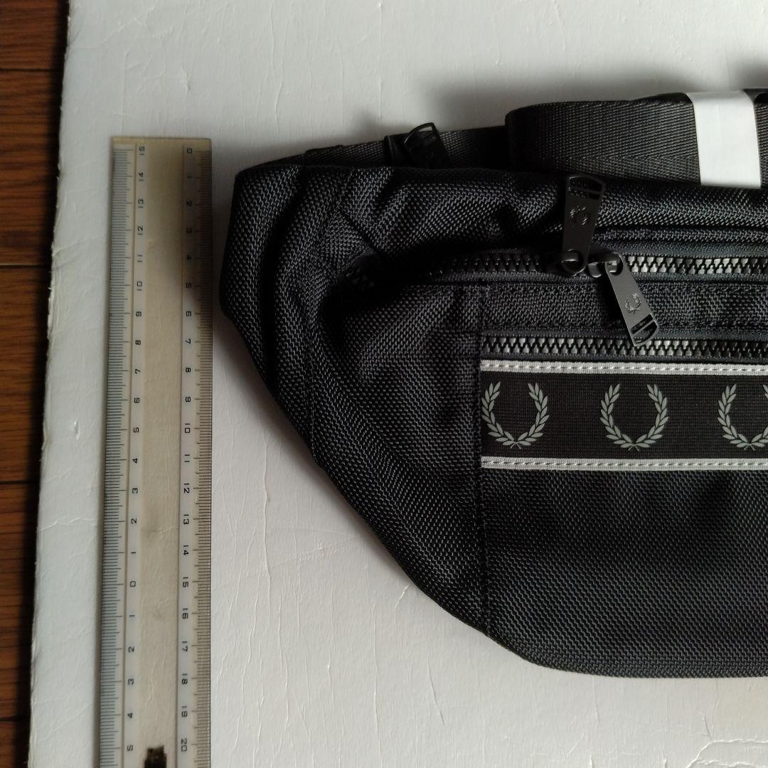 FRED PERRY　フレッドペリー　バッグ　ウエストポーチ　ブラック