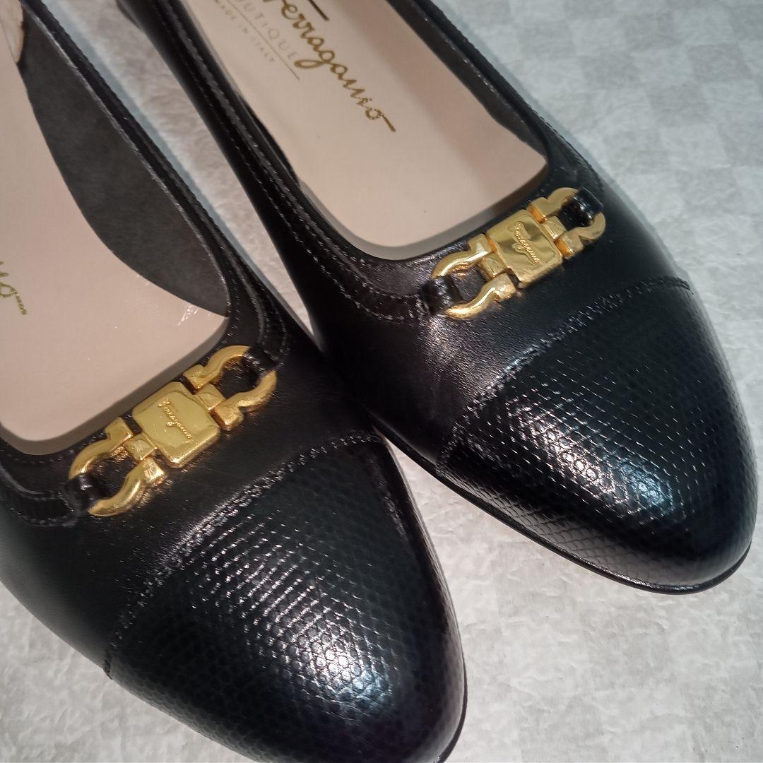 【未使用品】フェラガモ パンプス ガンチーニ23.5レザー