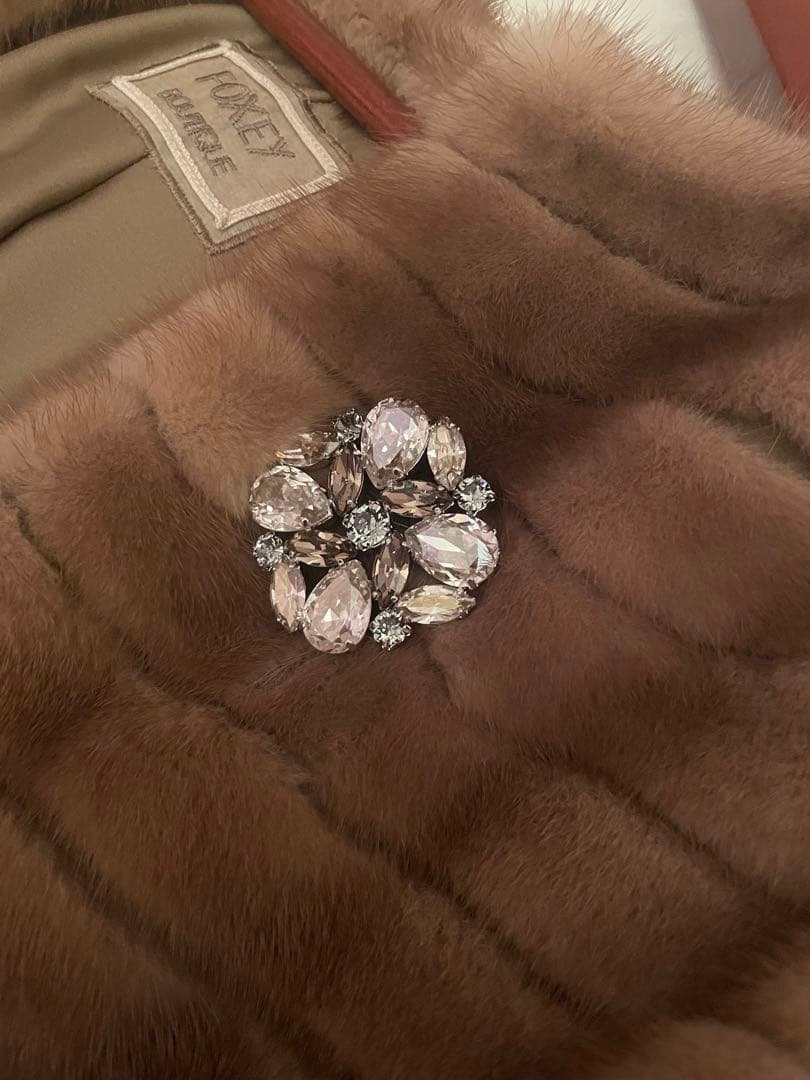 ⭐︎mamacocoさま⭐︎専用になります　フォクシー　ブローチ　キラキラビジュー