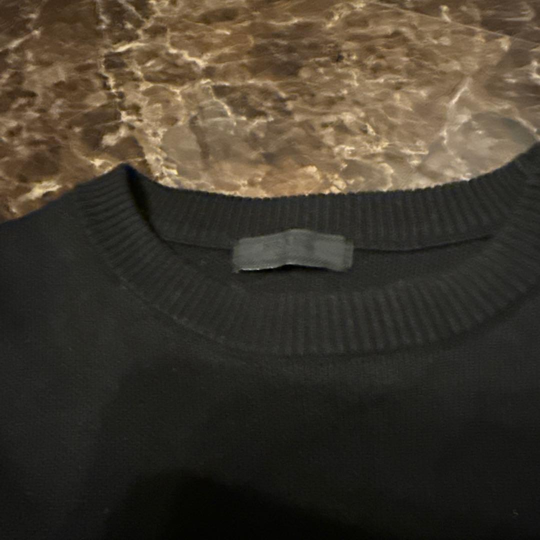 最終価格黒 ロゴ入りニットセーター ポケット付き